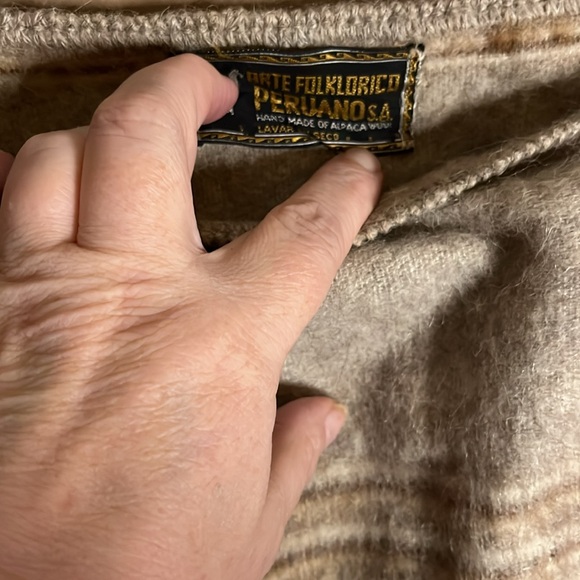 Handmade of Alpaca wool vinta fringed poncho - Picture 3 of 4